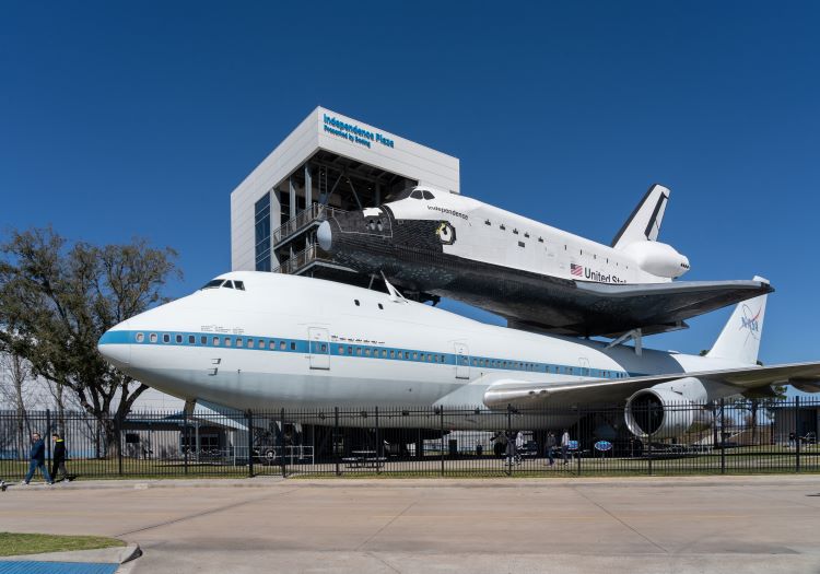 Independence Plaza in Space Center. Houston, TX.